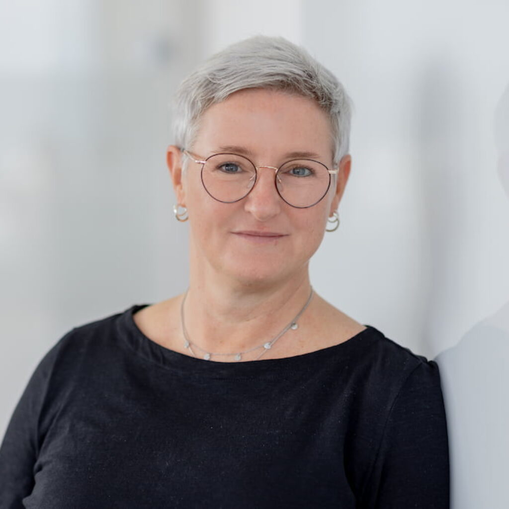 Antje Linnemann, Office Managerin